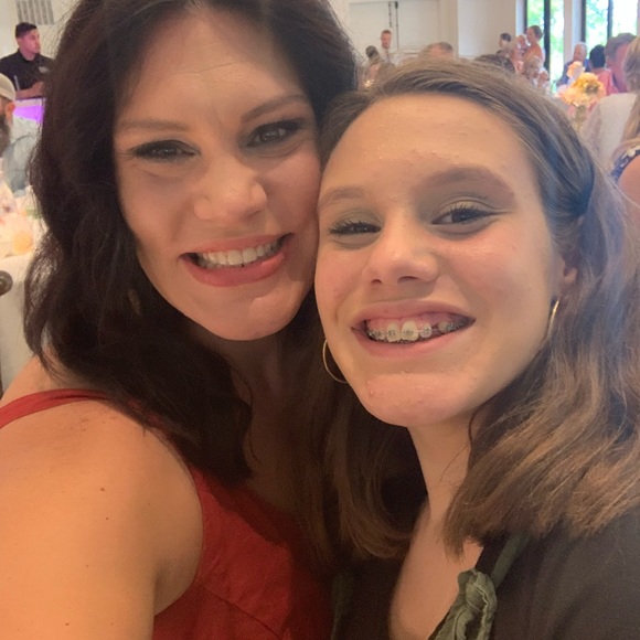 Meet your Posher, Nicole - Picture 2 of 8